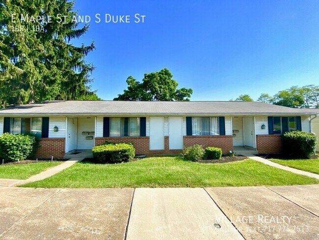 Building Photo - 451 E Maple St