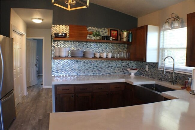 Building Photo - 4 Tilbury Ln