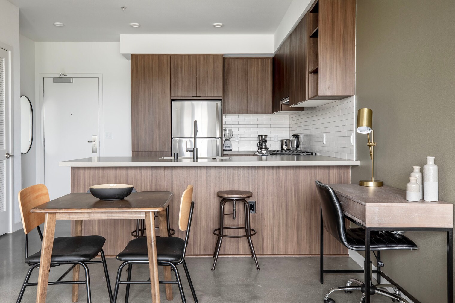 Building Photo - 101 River Pk Dr