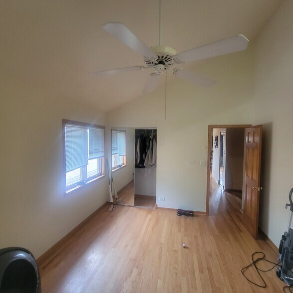 Building Photo - 5727 N Mango Ave