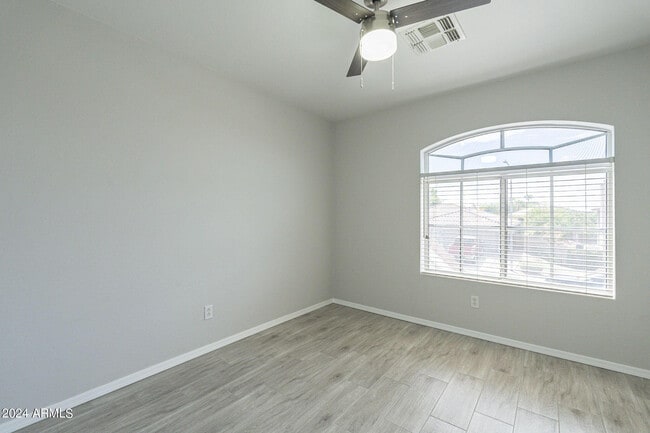 Building Photo - 6326 W El Cortez Pl