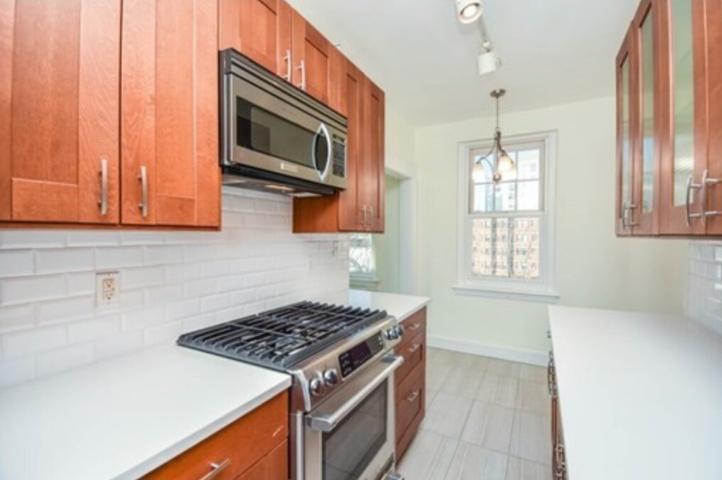 Building Photo - 62 Queensberry St