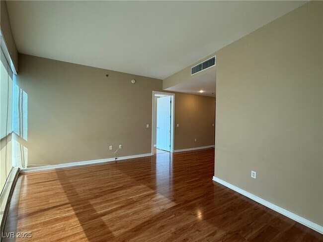 Building Photo - 4575 Dean Martin Dr