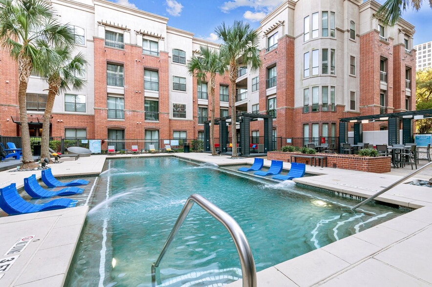 Primary Photo - Metropole