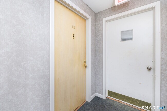 Building Photo - 117 Shadow Ln