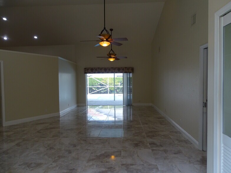 Formal LR w/Pool & Lake View - 6325 Winding Lake Dr