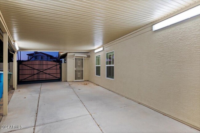 Building Photo - 5623 E Gelding Dr