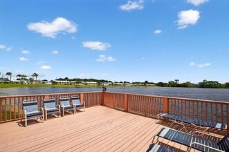 Building Photo - 2200 Park Ln