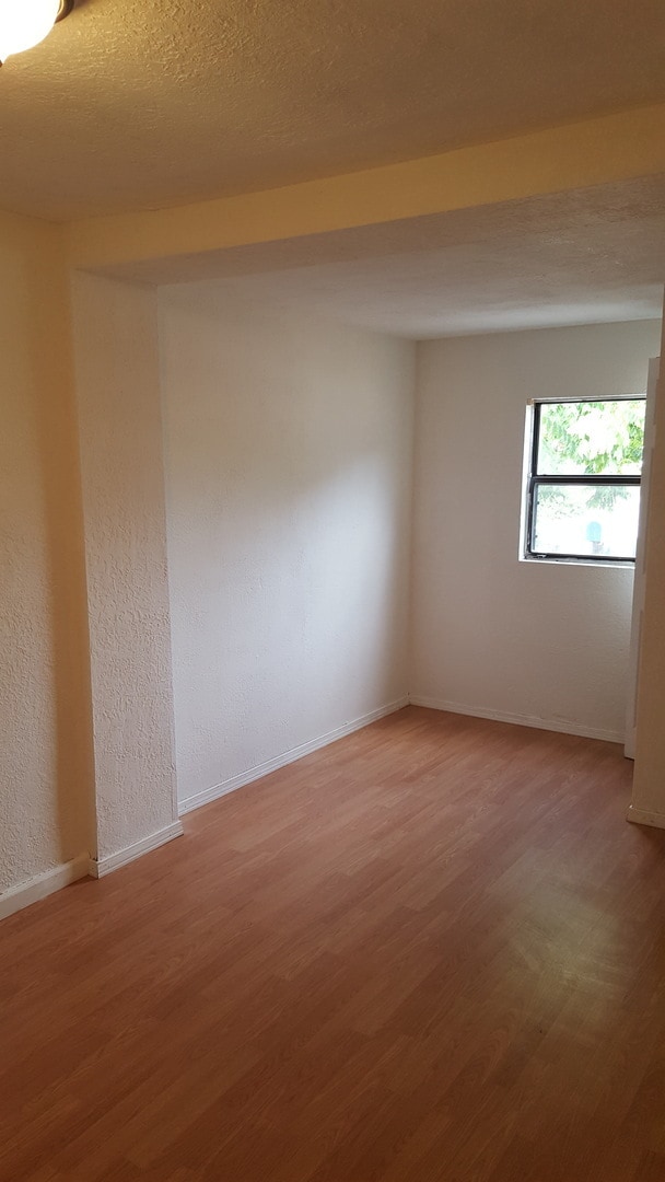 Building Photo - OLD TOWN 2 Bedroom 1 Bath