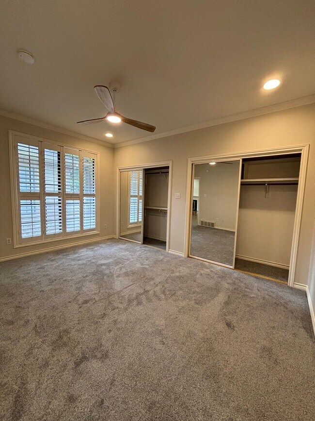 Building Photo - 5026 Bellaire Dr S