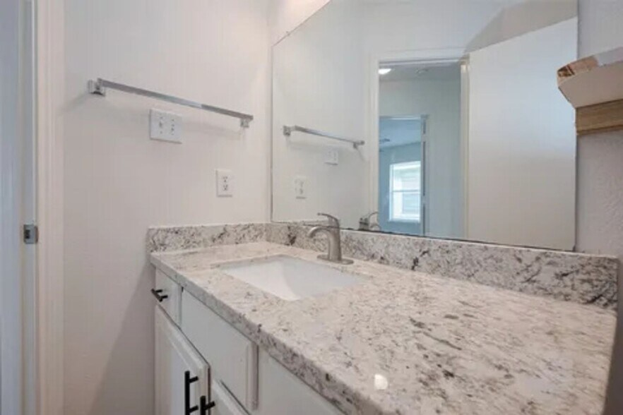 Building Photo - 10918 Linden Gate Dr