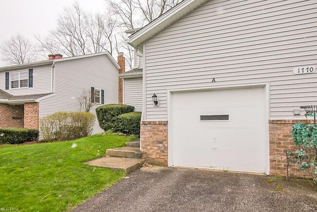 Building Photo - 1770 Rolling Hills Dr