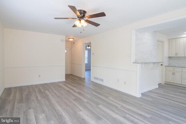 Building Photo - 254 Stanford Pl