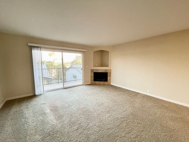 Building Photo - Beautiful 2BD/2BA Condo With Two Parking Spaces in PB