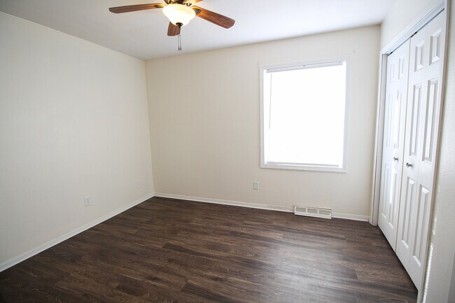 Building Photo - 2006 10th St