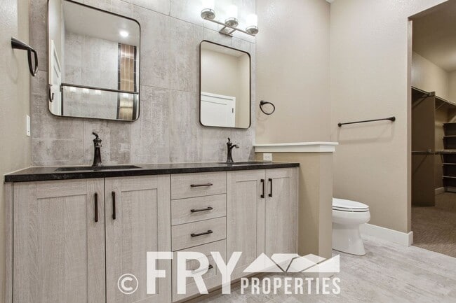 Building Photo - Stunning, Spacious 3bed/3bath Riverdale Ra...