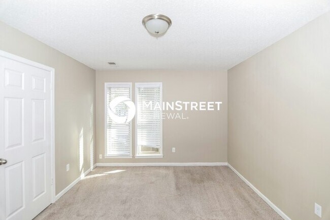 Building Photo - 5 Bedroom Pet-Friendly Home in Memphis, TN with Main Street Renewal