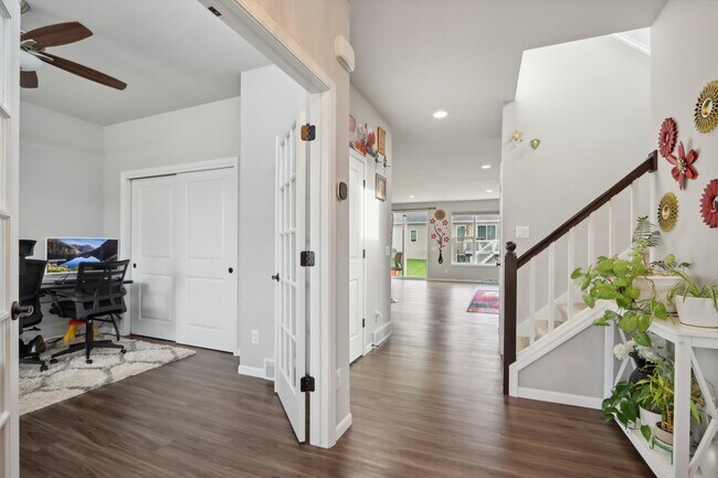 Building Photo - 5811 Levitan Ln