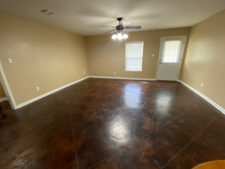 Building Photo - 360 Andre Ave