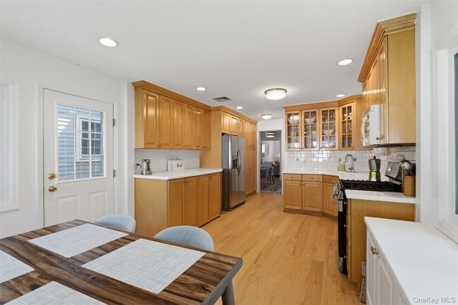 Building Photo - 27 N Dutcher St