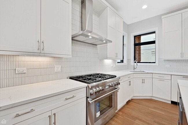 Building Photo - 1757 W Le Moyne St