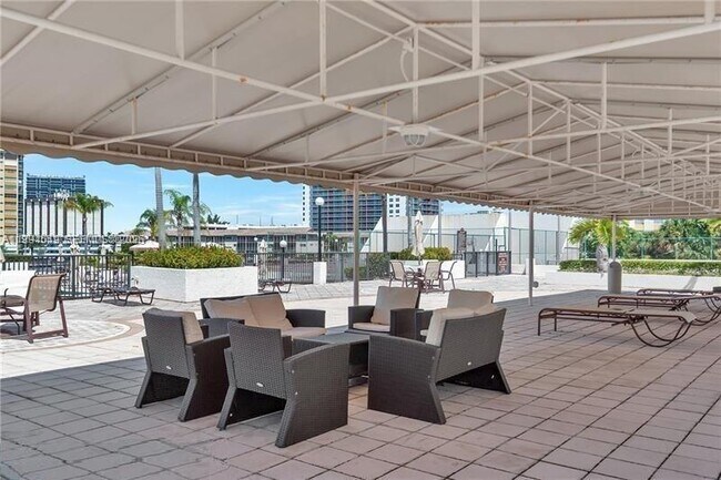 Building Photo - 1865 S Ocean Dr