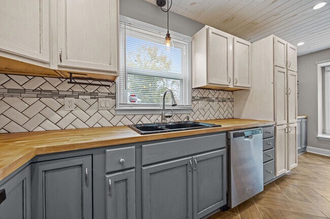 Building Photo - Welcome to Brynn Marr!