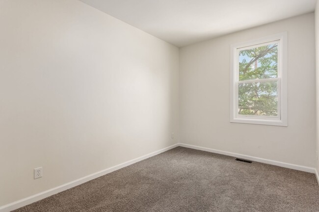 Building Photo - 865 Old Leonard Ave