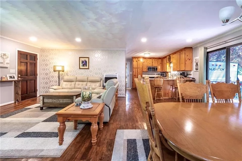 Building Photo - Room in Single Family Home on Morgan Rd