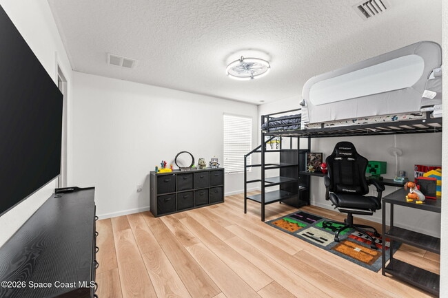 Building Photo - 553 Trymore Dr SE