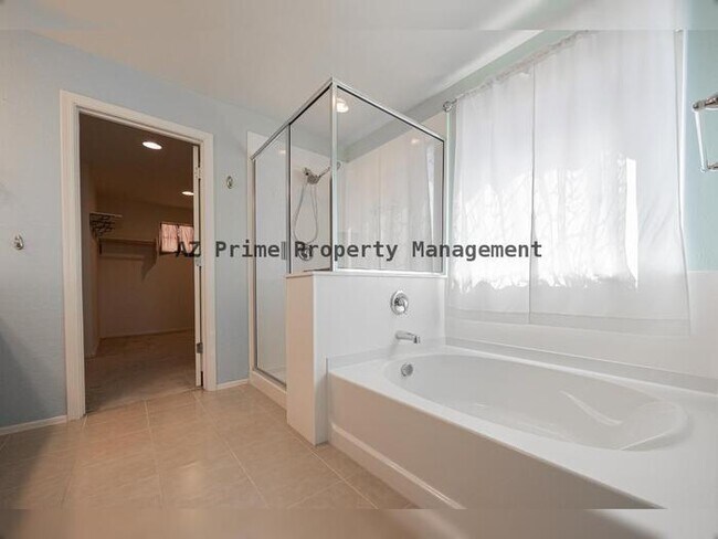 Building Photo - 218 N 109th Dr