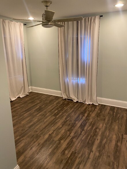 Building Photo - 931 Lasalle St