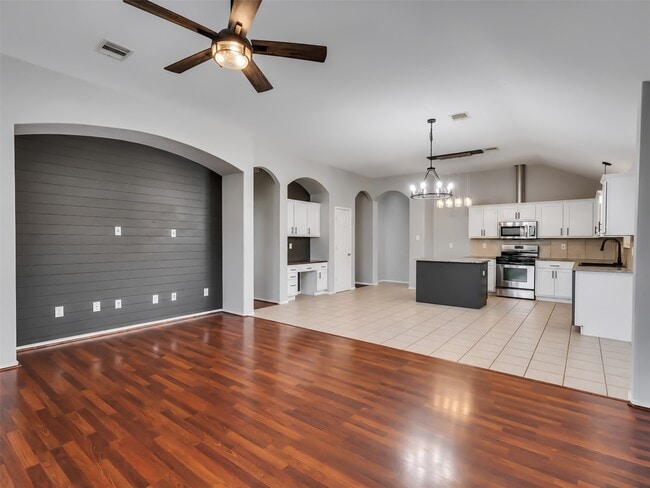 Building Photo - 3417 Cypress Village Dr