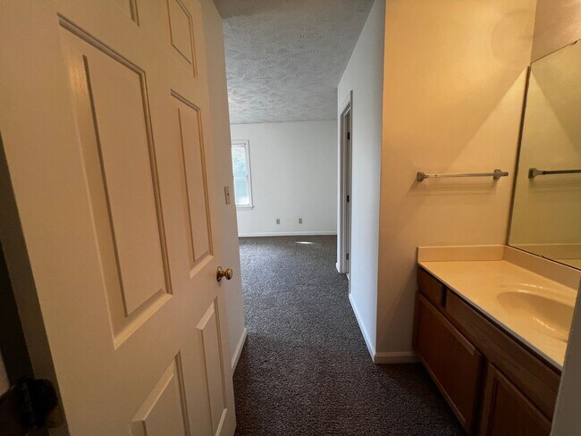 Building Photo - 1016 Ancestry Dr