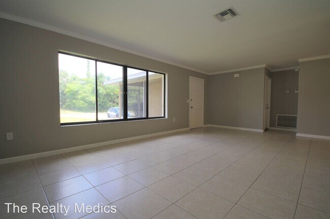 Building Photo - 3 br, 2 bath House - 1111 Tivoli Dr