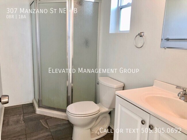 Building Photo - 307 Manzano St NE