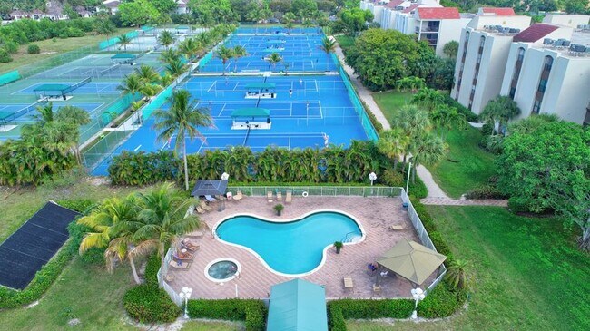 pool/tennis courts - 955 Egret Cir