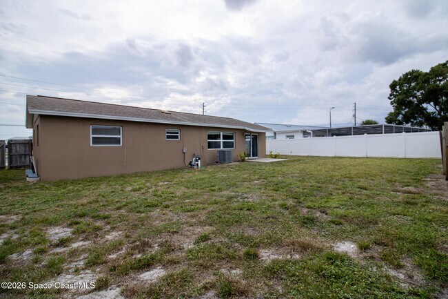 Building Photo - 450 Newfound Harbor Dr