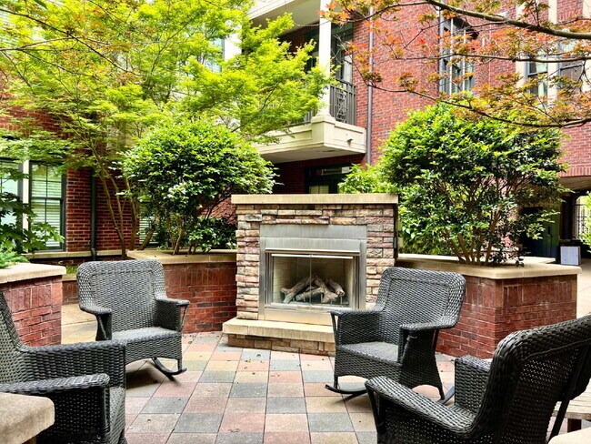 Building Photo - MYERS PARK! Welcome to your new home in Charlotte, NC!