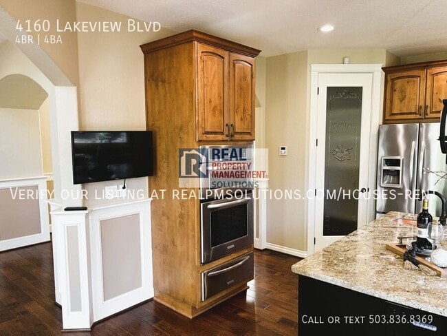Building Photo - 4160 Lakeview Blvd