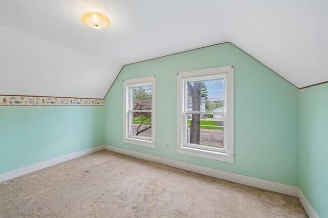Building Photo - SPACIOUS 3+ BEDROOM HOME WILL BE READY TO WELCOME YOU