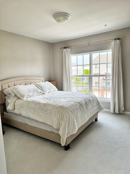 Guest bedroom (has a wide closet) - 22795 Settlers Trail Ter