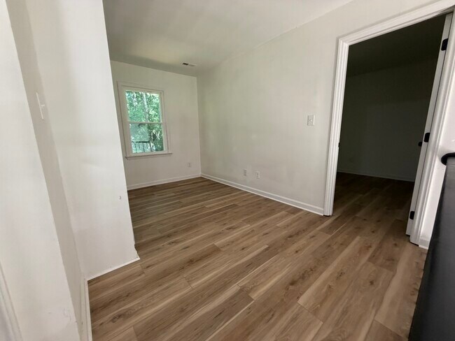 Building Photo - 9412 Dominion Blvd