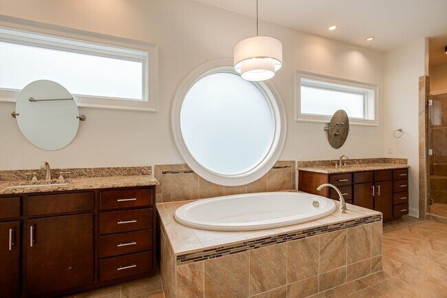 Building Photo - 2905 Parthenon Ave