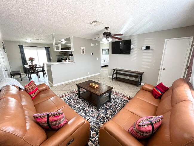 Primary Photo - 429 Longtree Ave