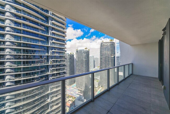 Building Photo - 1010 Brickell Ave