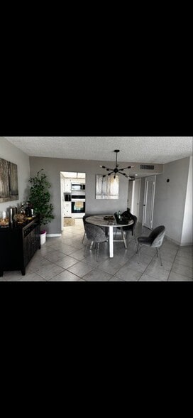 Building Photo - 18011 Biscayne Blvd