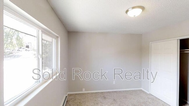 Building Photo - 2925 Straus Ln