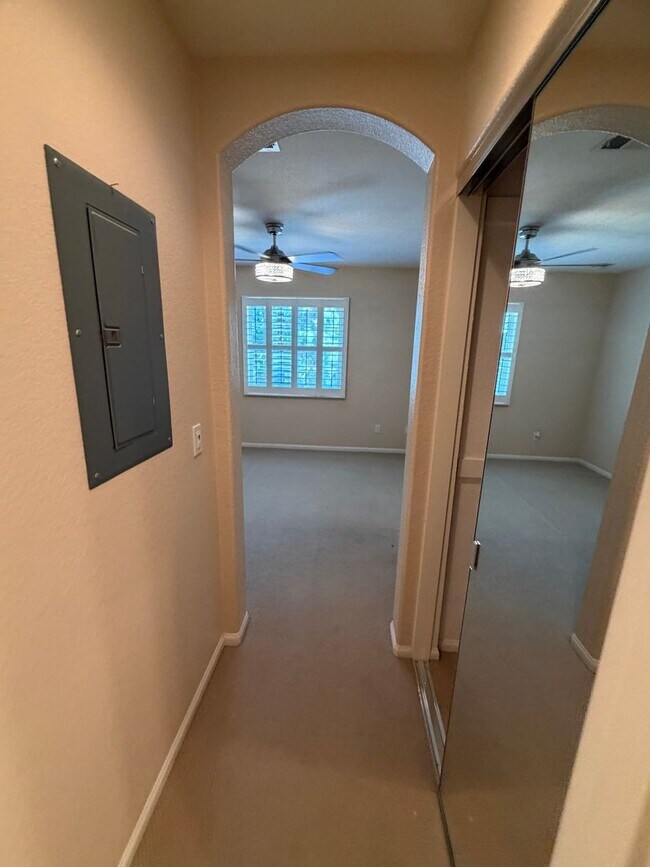 Building Photo - MOVE IN READY! Stunning 2-Bedroom Townhome! Garage! AC!