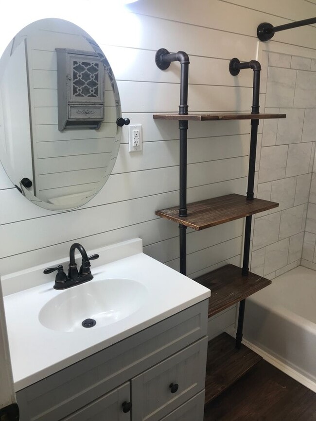 Building Photo - Completely Remodeled Home on a Dead End Road